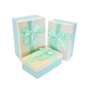 Прямокутна бірюзова з білою кришкою та бантом 335*255*150мм