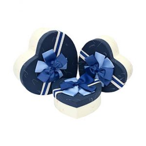 В формі серця з синьо-блакитним бантом 21*17*9 см
